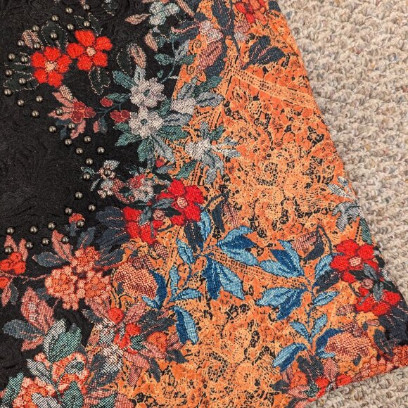 Gorgeous BEBE Jacquard Black Floral Skirt 00 - Picture 2 of 6